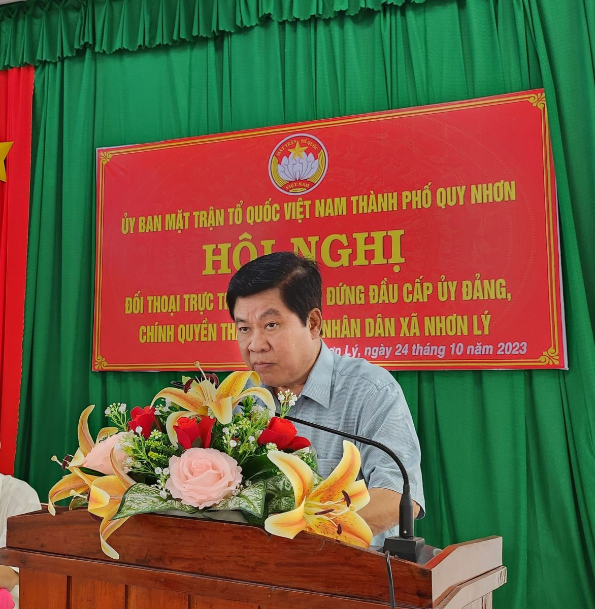 Chủ tịch UBND TP Quy Nhơn Ngô Hoàng Nam trả lời các kiến nghị của người dân xã Nhơn Lý.