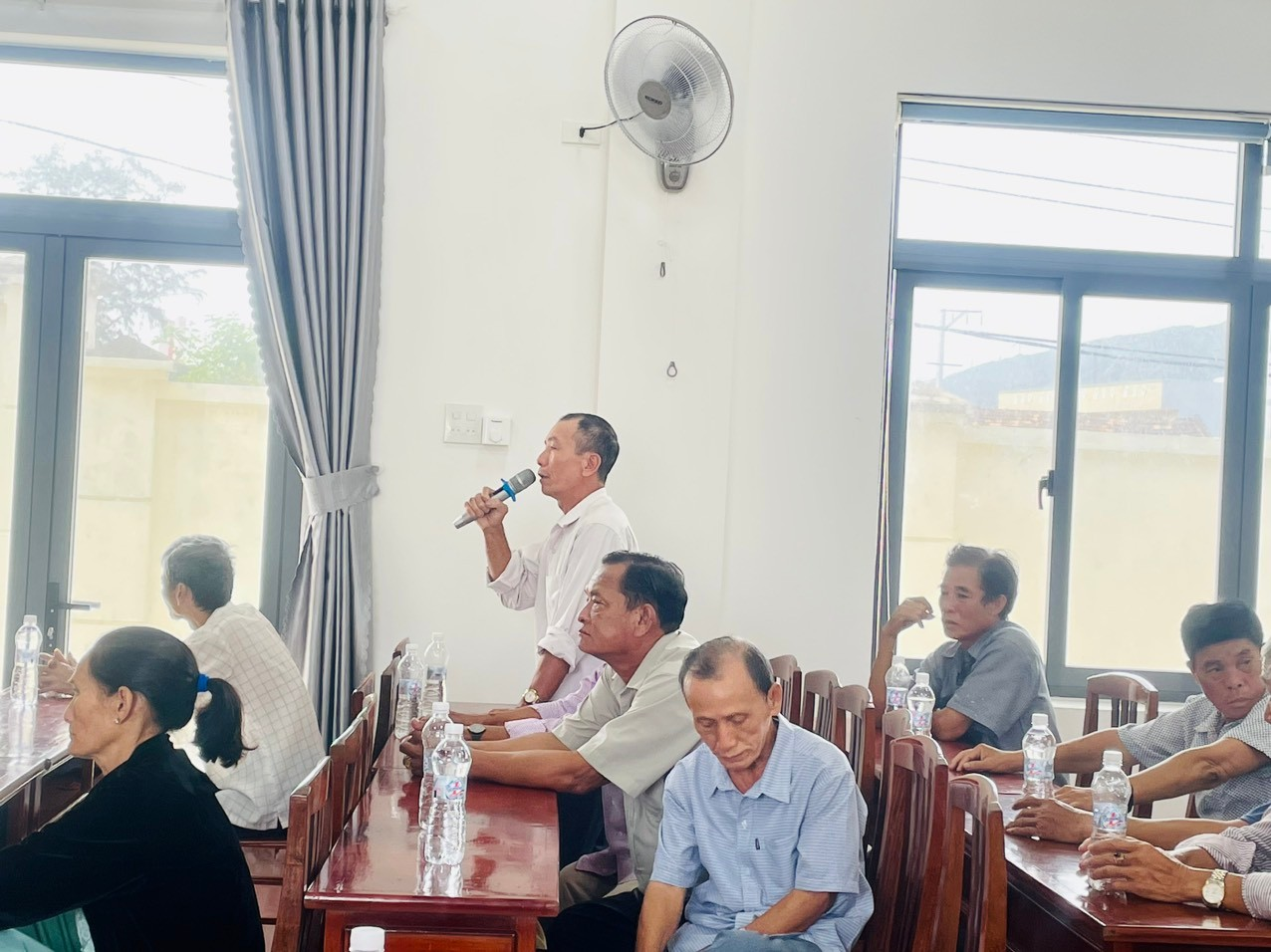 Ông Nguyễn Công Vinh - Cử tri thôn Lý Chánh ý kiến tại cuộc họp